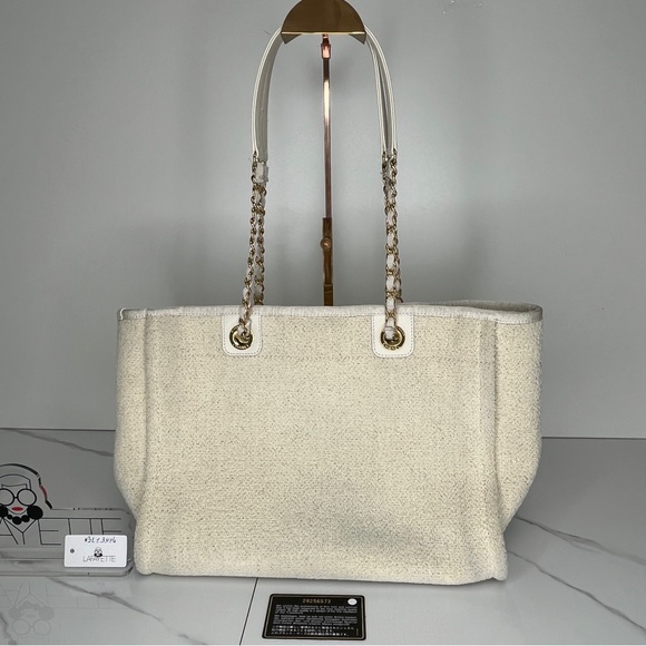 Chanel Deauville Shooping Tote - Picture 2 of 5